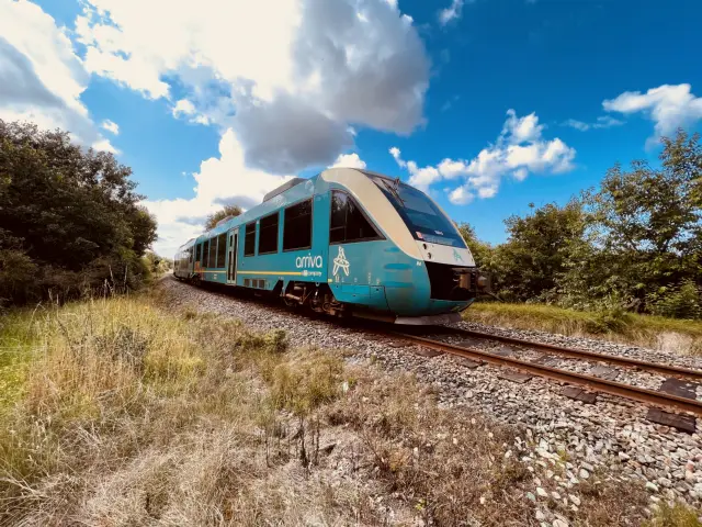 Billede af ARRIVA AR 1004 fotograferet ud for Jegum Station.