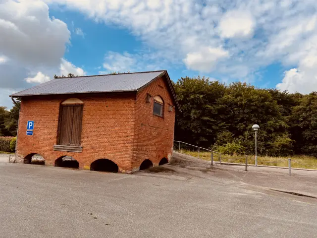 Billede af Lunde J Stations varehus.