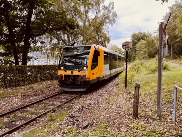 Billede af LNJ Lm 25 ud for Ravnholm Station.