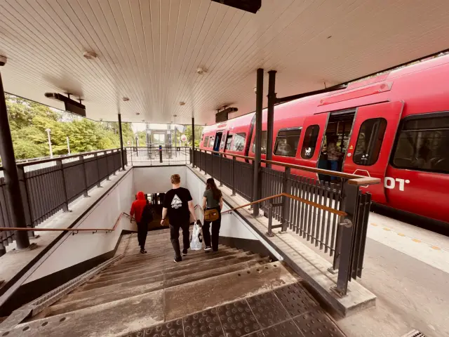 Billede af Jægersborg S-togstrinbræt.