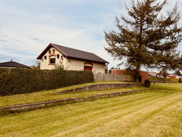 Billede af Ilskov Holdeplads’ varehus.