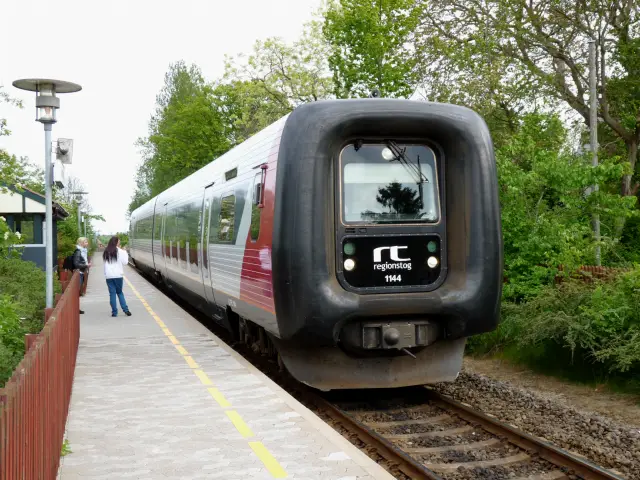 Billede af RT FS 1144, tidligere GDS-HFHJ FS 1144 - fotograferet ud for Avnede Station.