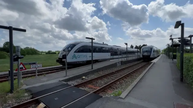 Billede af ARRIVA AR 4090 ud for Stenstrup Station.