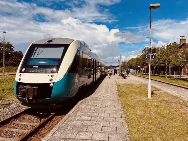 Billede af ARRIVA AR 1002 fotograferet ud for Skjern Station.