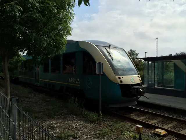Billede af ARRIVA AR 1028 fotograferet ud for Skjern Station.
