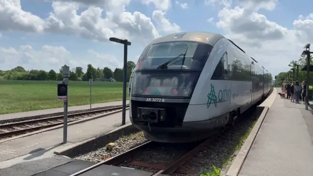 Billede af ARRIVA AR 3072, tidligere DSB MQ 4122-4922 fotograferet ud for Stenstrup Station.