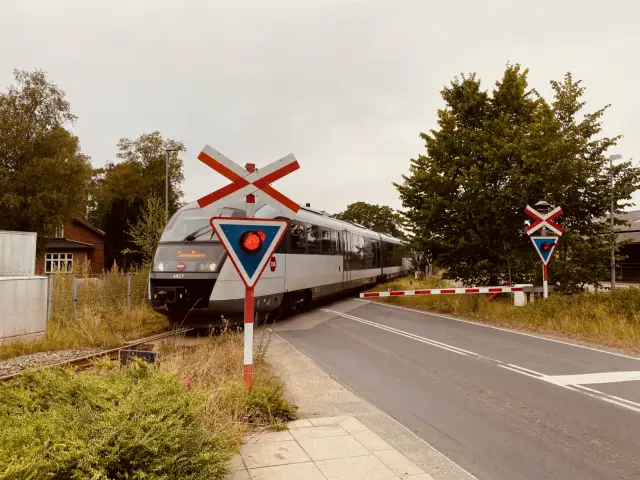 Billede af DSB MQ 4127-4927 fotograferet ud for Stenstrup Syd Station.