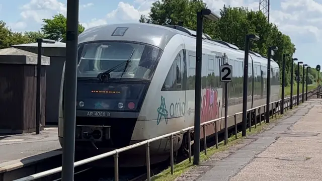 Billede af ARRIVA AR 4088, tidligere DSB MQ 4128-4928 fotograferet ud for Højby (Fyn) Station.