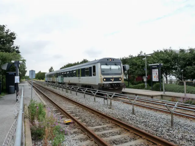 Billede af DSB MRD 4272 fotograferet ud for Torsøvej Station.