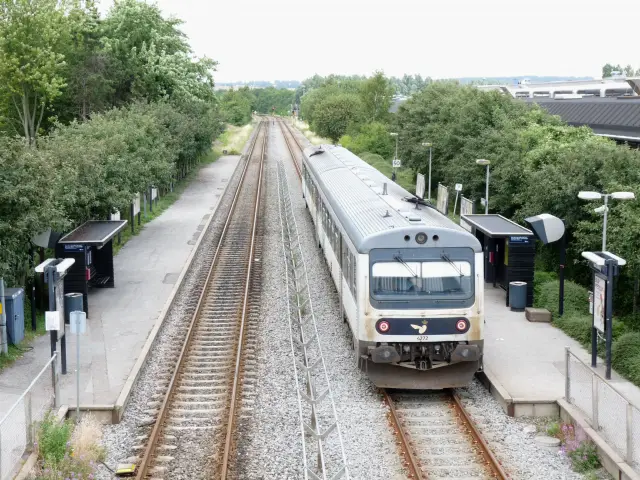 Billede af DSB MRD 4272 fotograferet ud for Torsøvej Station.