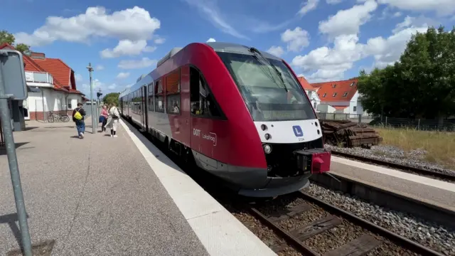Billede af LT 2034-2134, tidligere LB 102-202 fotograferet ud for Vig Station.