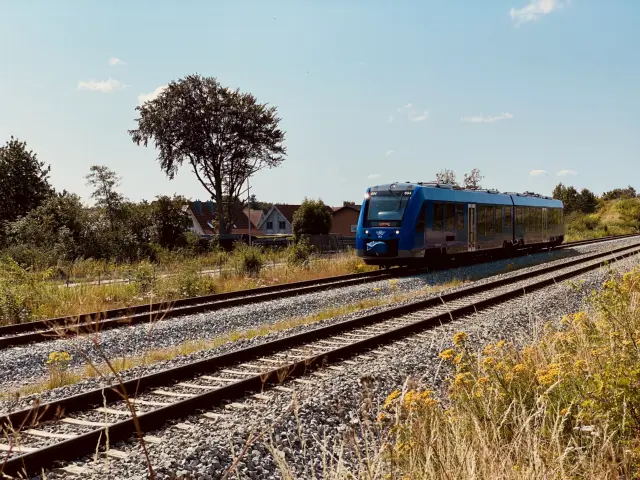 Billede af NJJ LM 604 fotograferet ud for Skalborg Station.