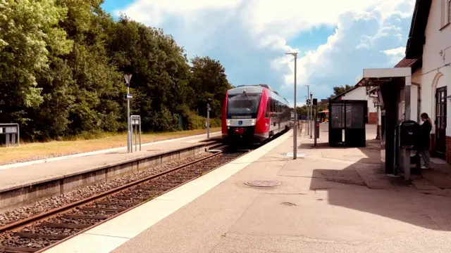 Billede af LT 2037-2137, tidligere RTOG 2037-2137 fotograferet ud for Hørve Station.