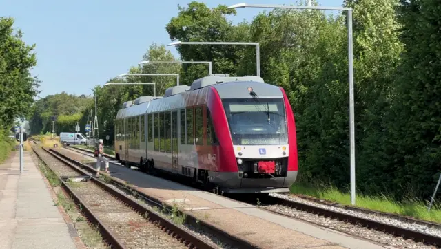 Billede af LT 2024-2124, tidligere VL 2024-2124 fotograferet ud for Gadstrup Station.