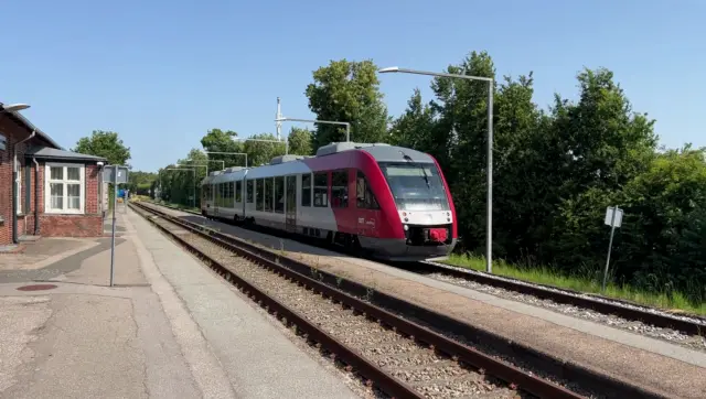 Billede af LT 2024-2124, tidligere VL 2024-2124 fotograferet ud for Gadstrup Station.