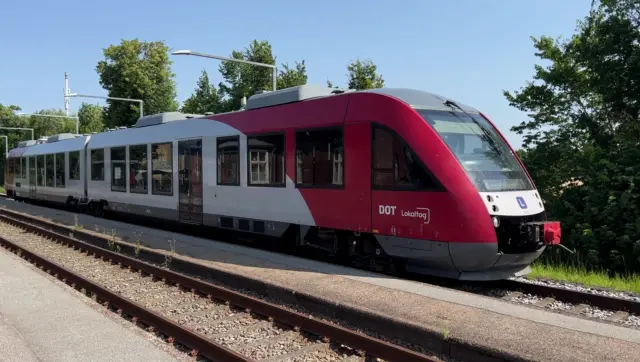 Billede af LT 2024-2124, tidligere VL 2024-2124 fotograferet ud for Gadstrup Station.