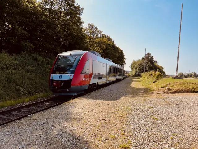 Billede af LT 2024-2124, tidligere VL 2024-2124 fotograferet ud for Roskilde Festivalplads Station.