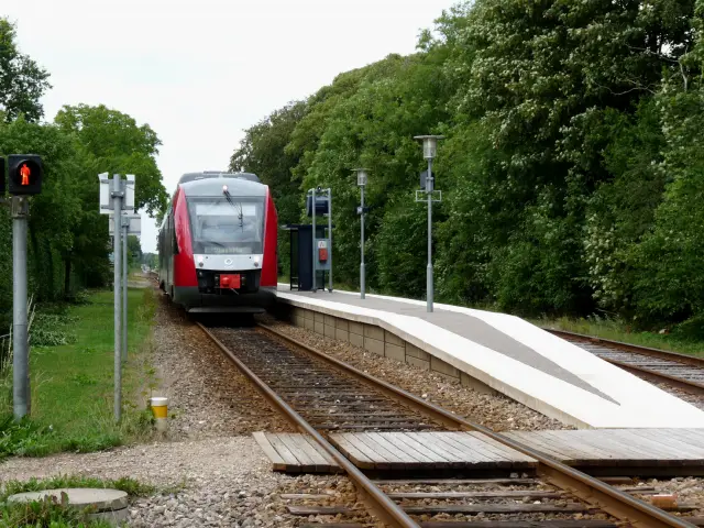 Billede af RTOG 2024-2124, tidligere VL 2024-2124 fotograferet ud for Havrebjerg Trinbræt.