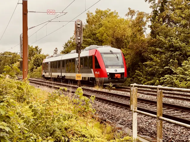 Billede af LT 2025-2125, tidligere VL 2025-2125 fotograferet ud for Strandparken Trinbræt.
