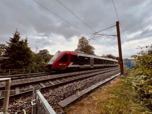 Billede af LT 2025-2125, tidligere VL 2025-2125 fotograferet ud for Strandparken Trinbræt.