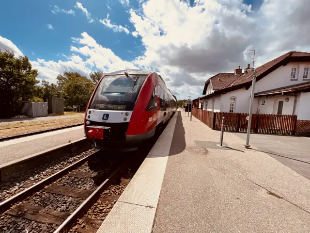 Billede af LT 2027-2127, tidligere VL 2027-2127 fotograferet ud for Højby (Sjælland) Station.