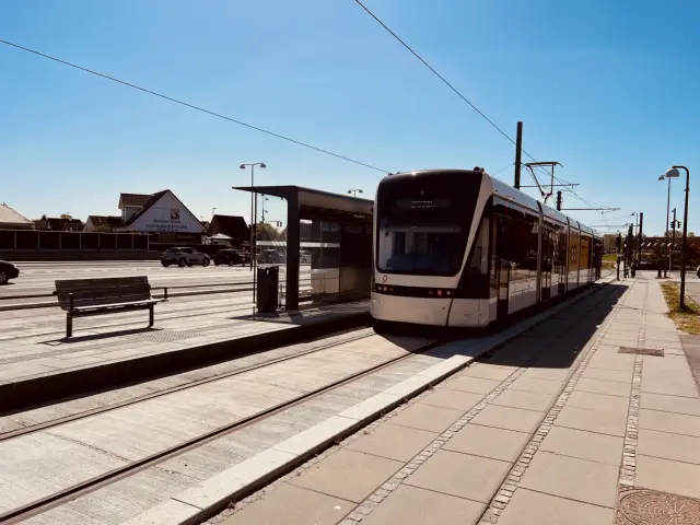 Billede af Odense Letbane togsæt 07 fotograferet ud for Tarup Center Letbanestation.