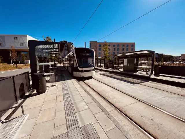 Billede af Odense Letbane togsæt 09 fotograferet ud for Cortex Park Letbanestation.