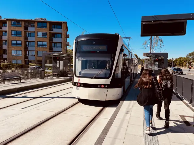 Billede af Odense Letbane togsæt 09 fotograferet ud for Ejerslykke Letbanestation.