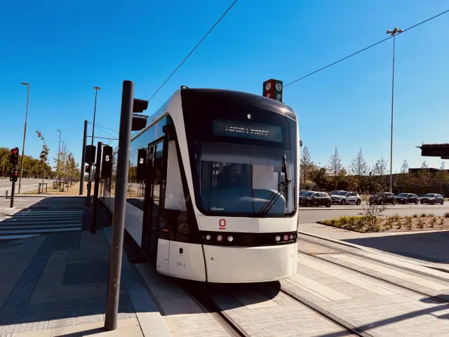 Billede af Odense Letbane togsæt 09 fotograferet ud for Rosengårdcentret Letbanestation.