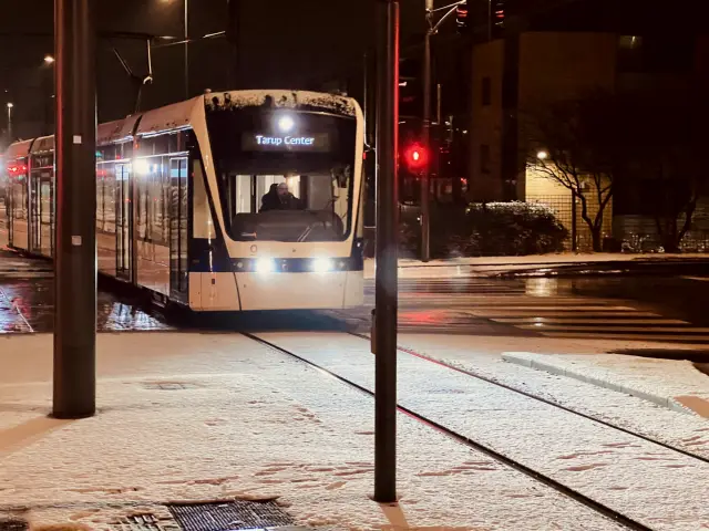 Billede af Odense Letbane togsæt 09 fotograferet ud for Tarup Center Letbanestation.
