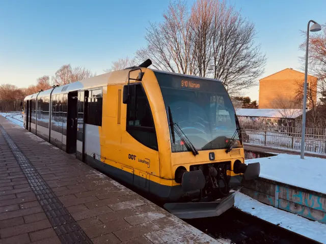 Billede af LT Lm 22, tidligere LNJ Lm 22 fotograferet ud for Jægersborg Lokalbane Station.