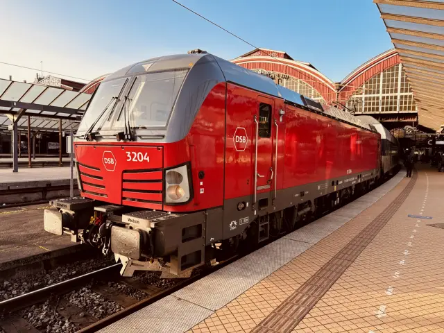 Billede af DSB EB 3204 fotograferet ud for København Hovedbanegård.