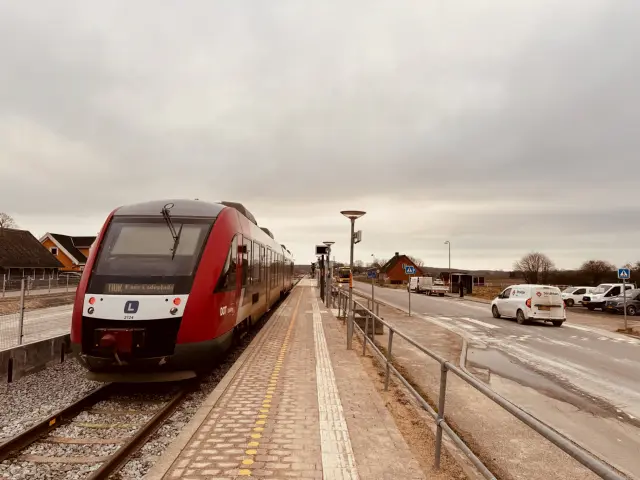 Billede af LT 2024-2124, tidligere VL 2024-2124 fotograferet ud for Faxe Syd Station.