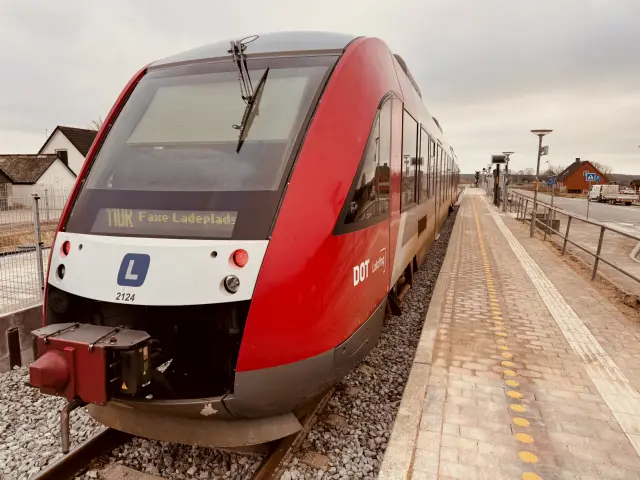Billede af LT 2024-2124, tidligere VL 2024-2124 fotograferet ud for Faxe Syd Station.