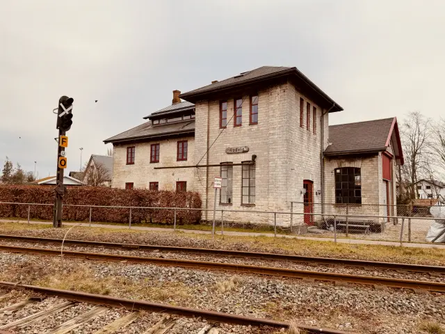Billede af Rødvig Stations remise.