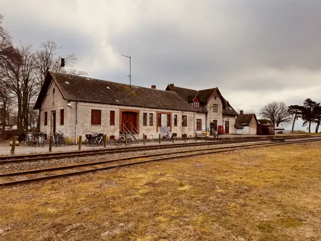 Billede af Rødvig Stations varehus.
