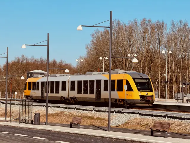 Billede af LT 114-214, tidligere LB 114-214 fotograferet ud for Favrholm Station.