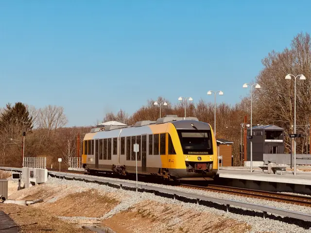 Billede af LT 114-214, tidligere LB 114-214 fotograferet ud for Favrholm Station.