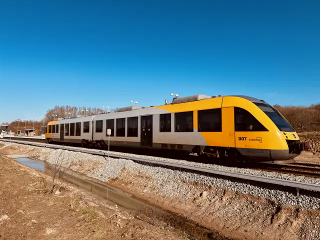 Billede af LT 114-214, tidligere LB 114-214 fotograferet ud for Favrholm Station.