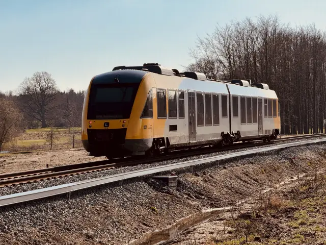 Billede af LT 114-214, tidligere LB 114-214 fotograferet ud for Favrholm Station.