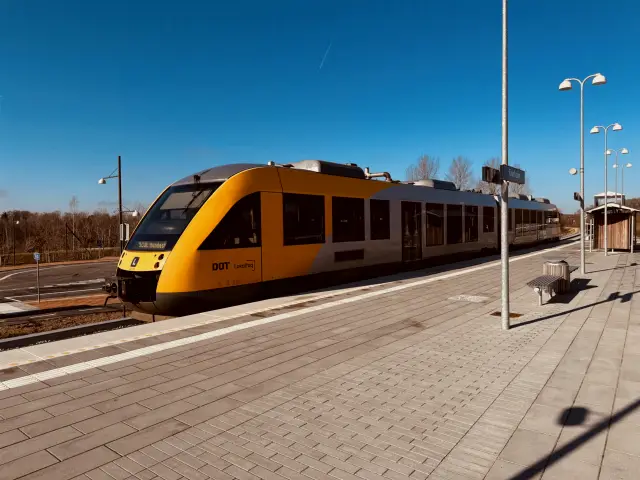 Billede af LT 119-219, tidligere LB 119-219 fotograferet ud for Favrholm Station.
