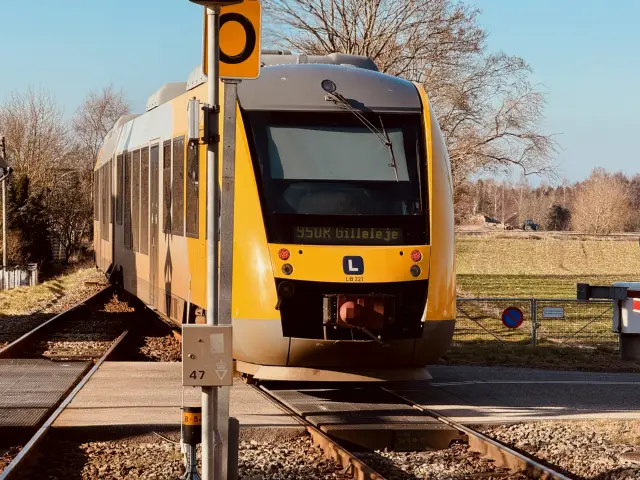 Billede af LT 112-212, tidligere LB 112-212 fotograferet ud for Græsted Station.