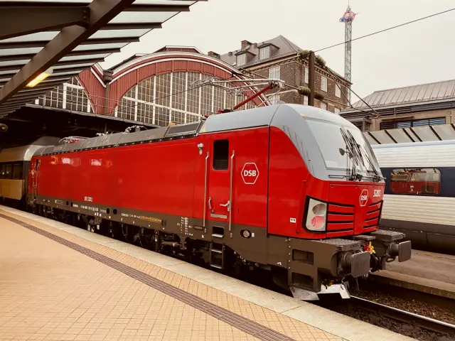 Billede af DSB EB 3201 fotograferet ud for København Hovedbanegård.