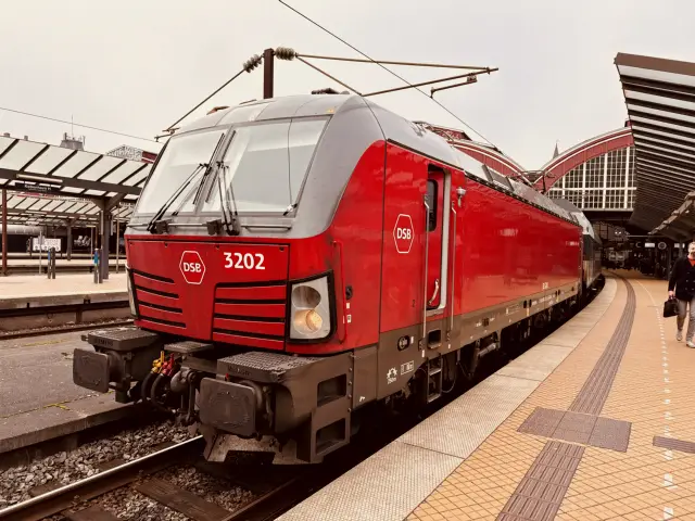 Billede af DSB EB 3202 fotograferet ud for København Hovedbanegård.