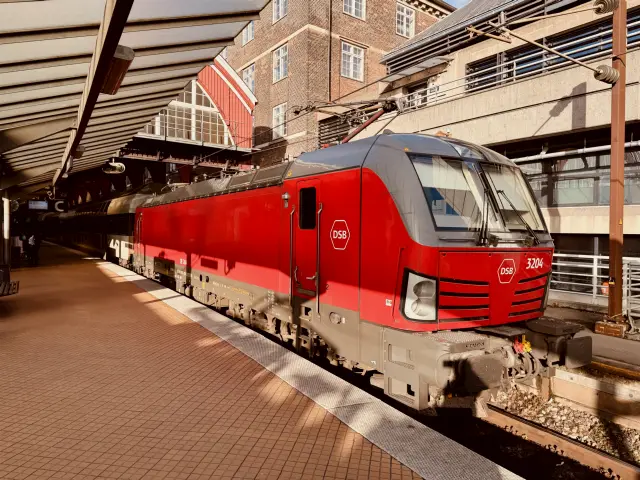 Billede af DSB EB 3204 fotograferet ud for København Hovedbanegård.