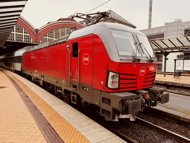 Billede af DSB EB 3204 fotograferet ud for København Hovedbanegård.