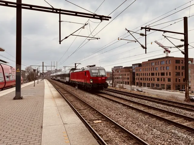 Billede af DSB EB 3205 fotograferet ud for Nordhavn S-togstrinbræt.