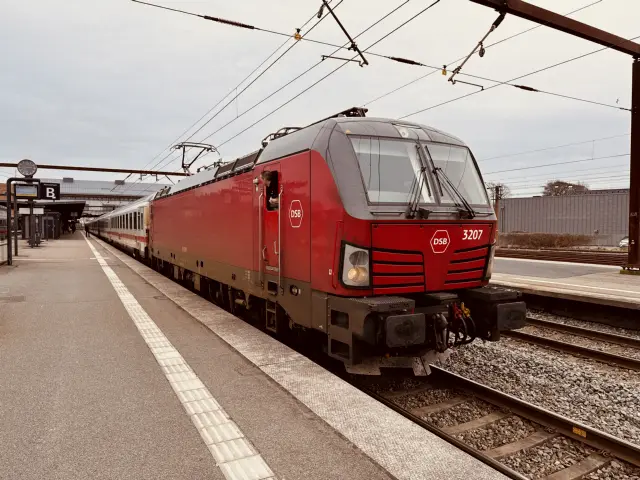 Billede af DSB EB 3207 fotograferet ud for Odense Banegård Center.