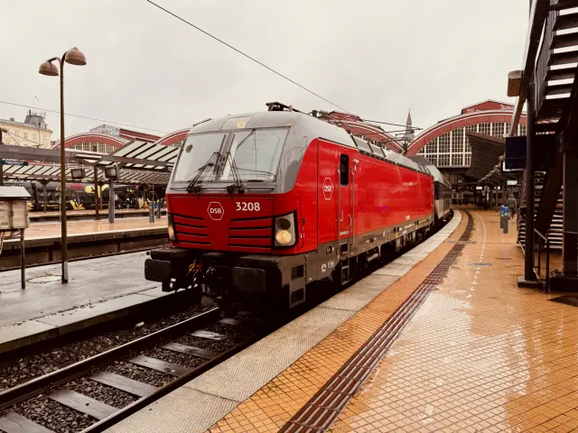 Billede af DSB EB 3208 fotograferet ud for København Hovedbanegård.