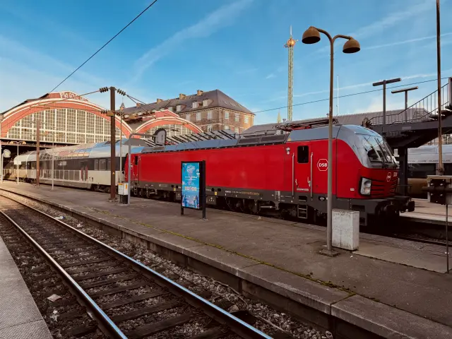 Billede af DSB EB 3210 fotograferet ud for København Hovedbanegård.